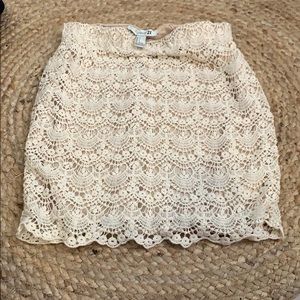 Laced cream skirt
